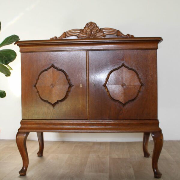 Antyczna komoda z Danii drewniana – rustykalny urok i ponadczasowy styl