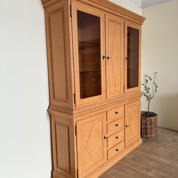 Masywna biblioteka drewniana z sosny – solidna witryna do salonu, meble używane