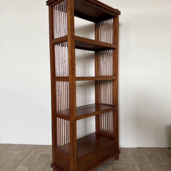 Kolonialny regał drewniany z szufladami – otwarty tył, lite drewno, meble używane