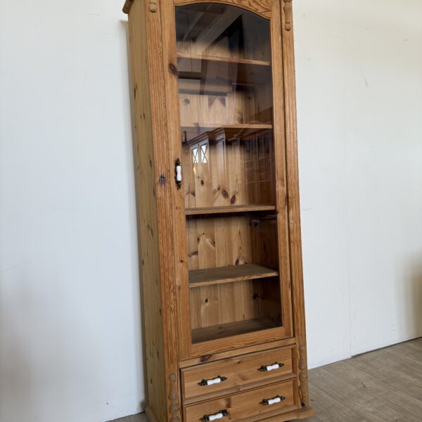 Drewniana witryna z szufladami – rustykalna, vintage, sosnowa