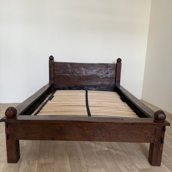 Stare dębowe łóżko vintage 140 × 200 cm Mebel z duszą