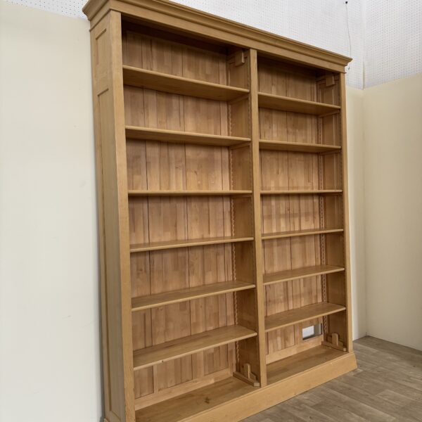 Ogromna biblioteka z drewna olchowego  ponad 260 cm wysokości